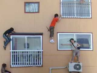 Leandro Erlich photo by  ͵